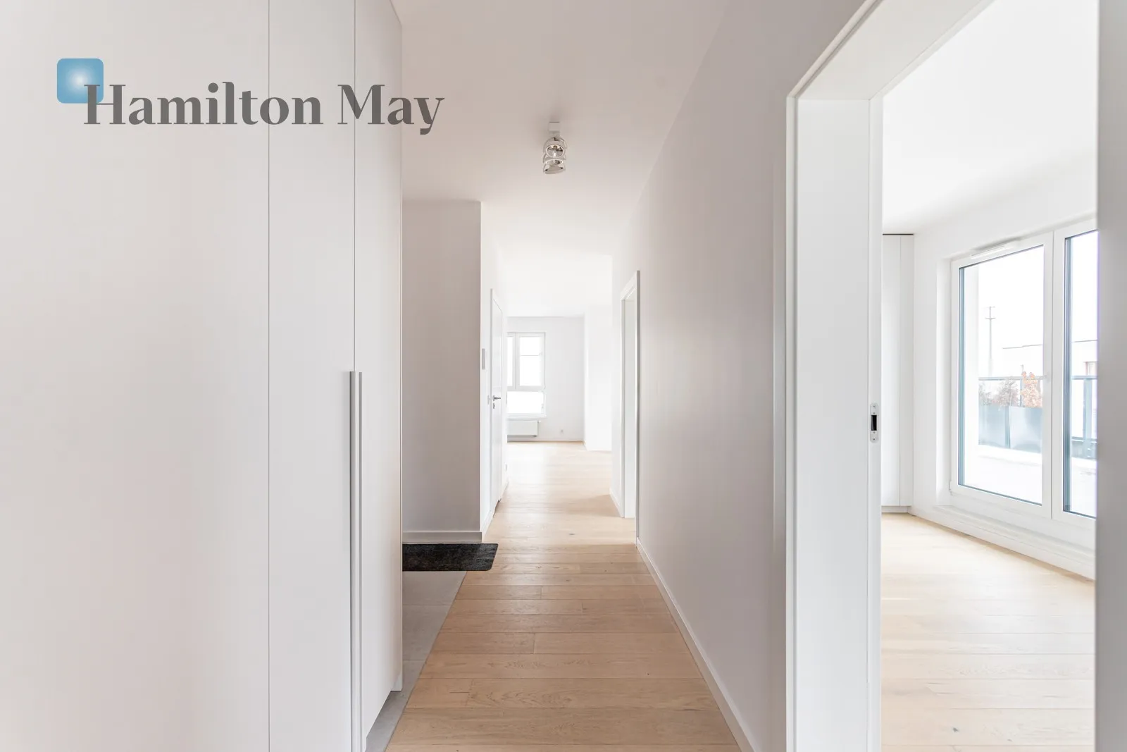 Jasne, przestronne mieszkanie z obszernym tarasem w inwestycji "Osiedle Bokserska 71" - slider