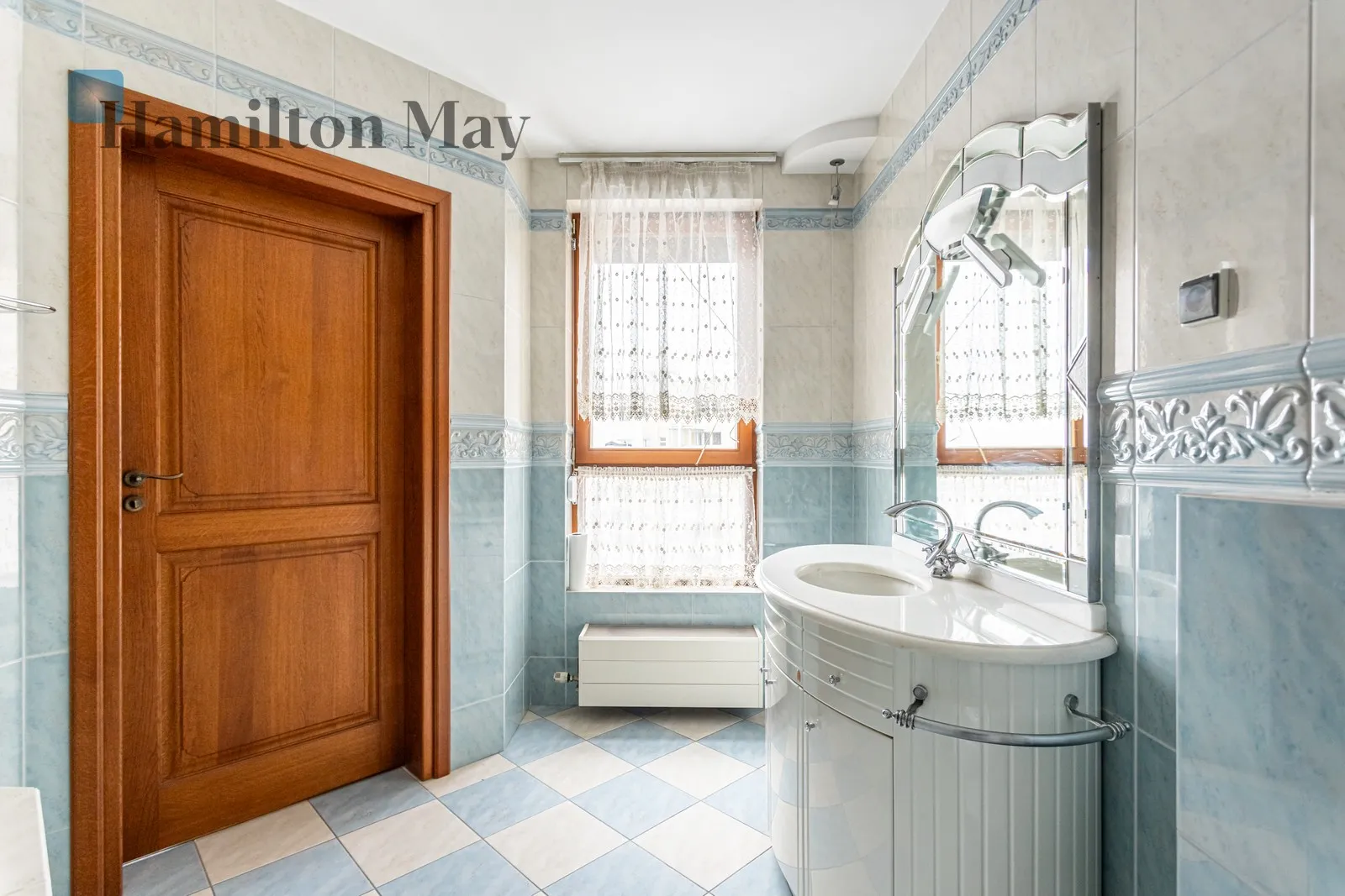 Wygodny penthouse z pięknym tarasem w okolicach centrum handlowego Arkadia - slider