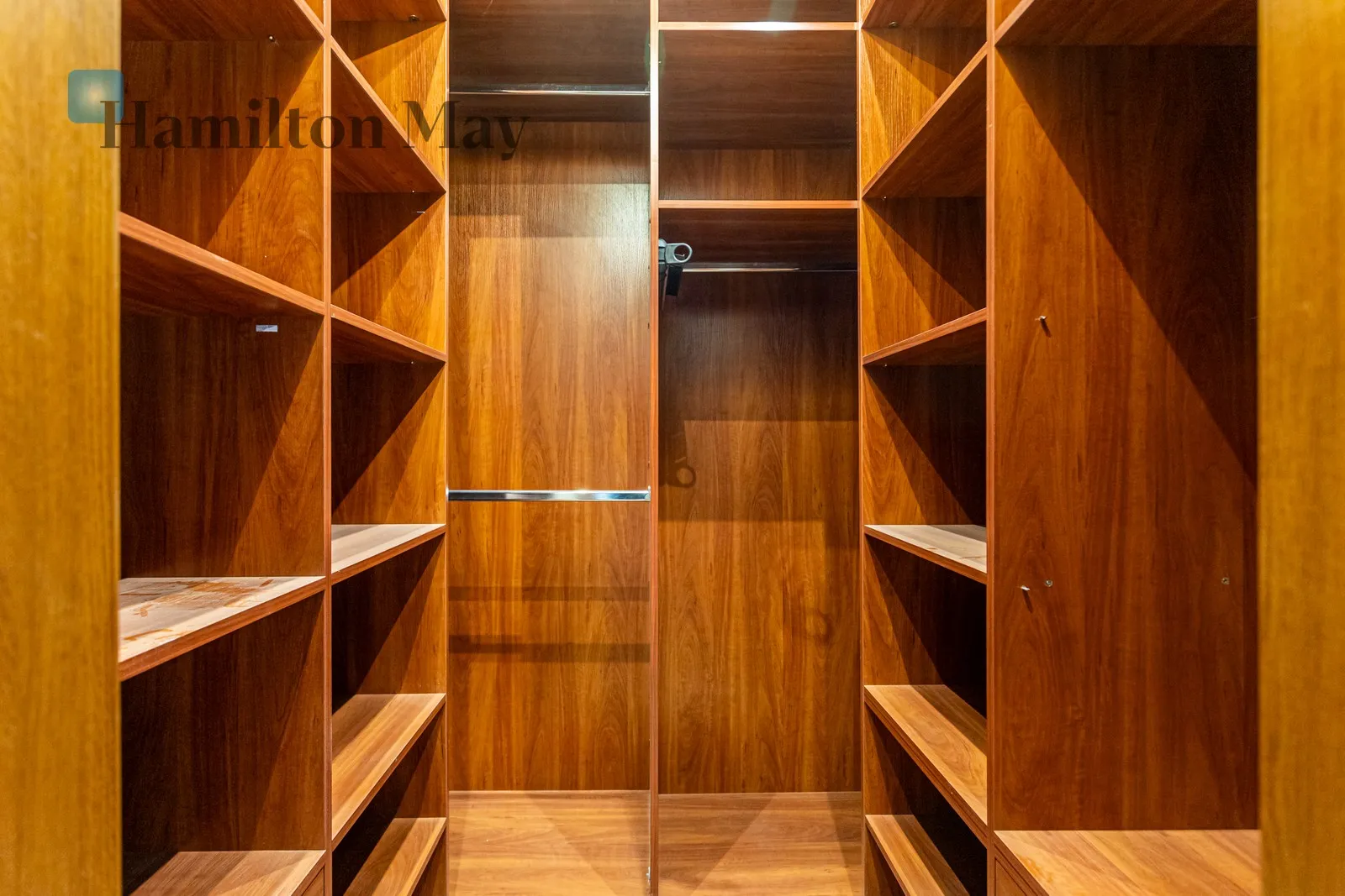 Wygodny penthouse z pięknym tarasem w okolicach centrum handlowego Arkadia - slider