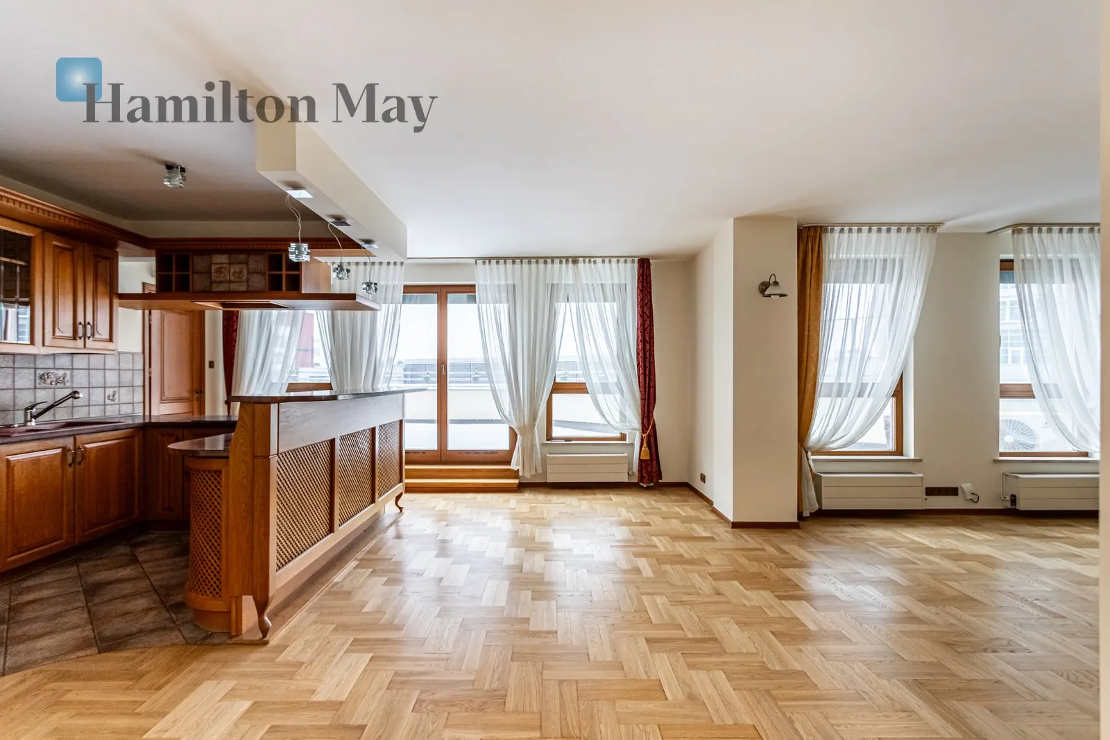 Wygodny penthouse z pięknym tarasem w okolicach centrum handlowego Arkadia - slider