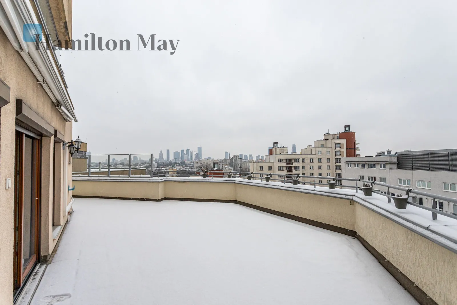 Wygodny penthouse z pięknym tarasem w okolicach centrum handlowego Arkadia - slider