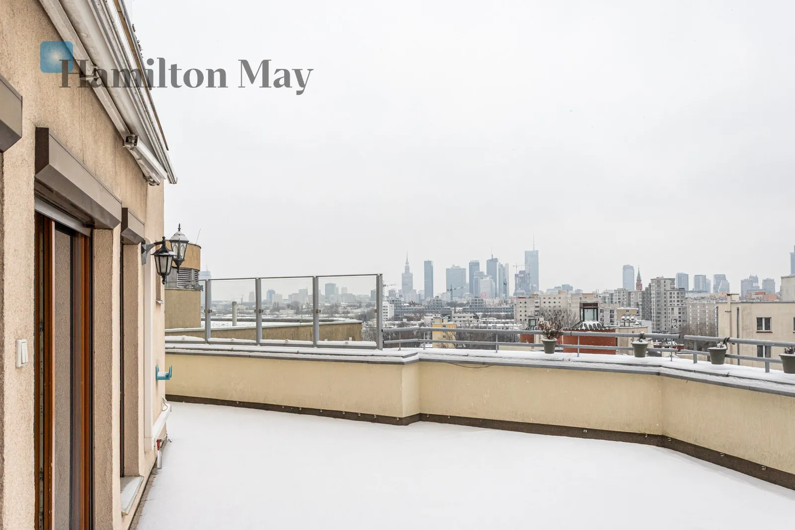 Wygodny penthouse z pięknym tarasem w okolicach centrum handlowego Arkadia - slider