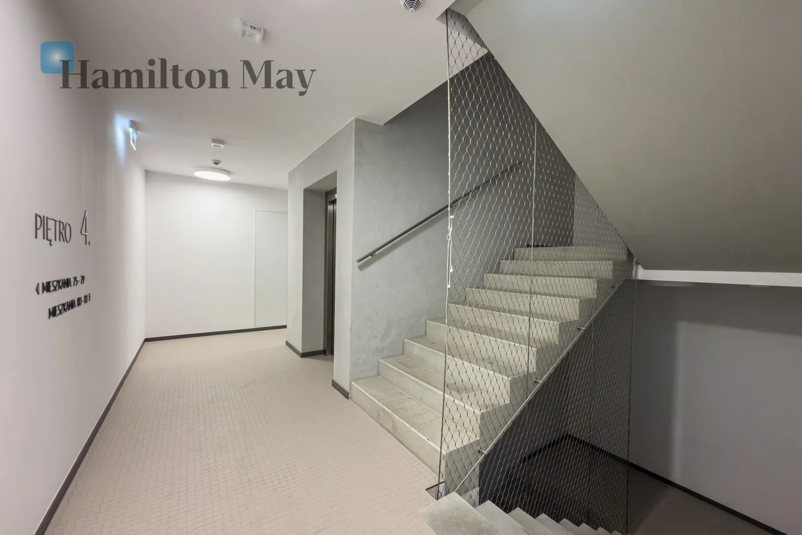 Сучасна 2-кімнатна квартира з гардеробною | Прага-Пулноц | Вулиця Конопацька | Біля метро - slider