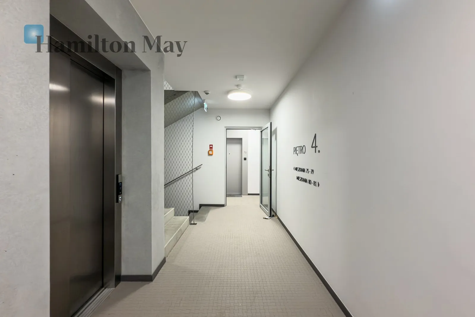 Сучасна 2-кімнатна квартира з гардеробною | Прага-Пулноц | Вулиця Конопацька | Біля метро - slider