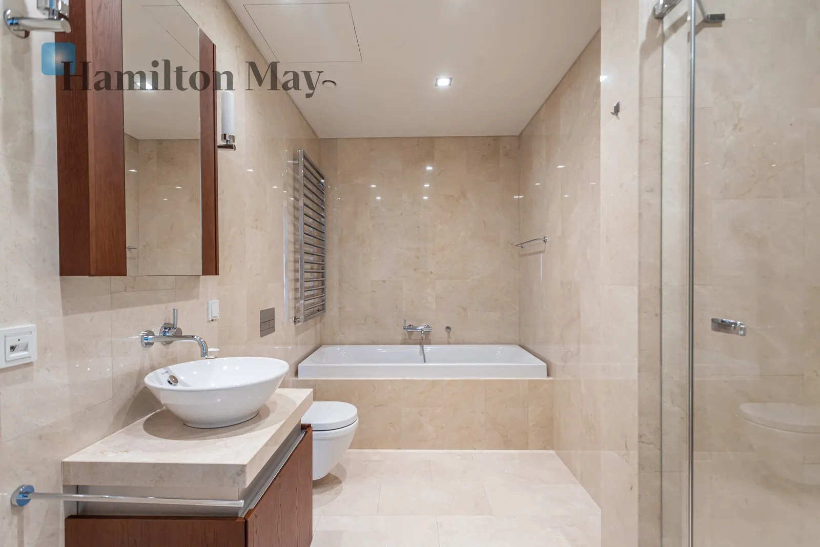 Price: 28000 PLN Bedrooms: 2 Bathrooms: 2 Size: 99m2 - slider