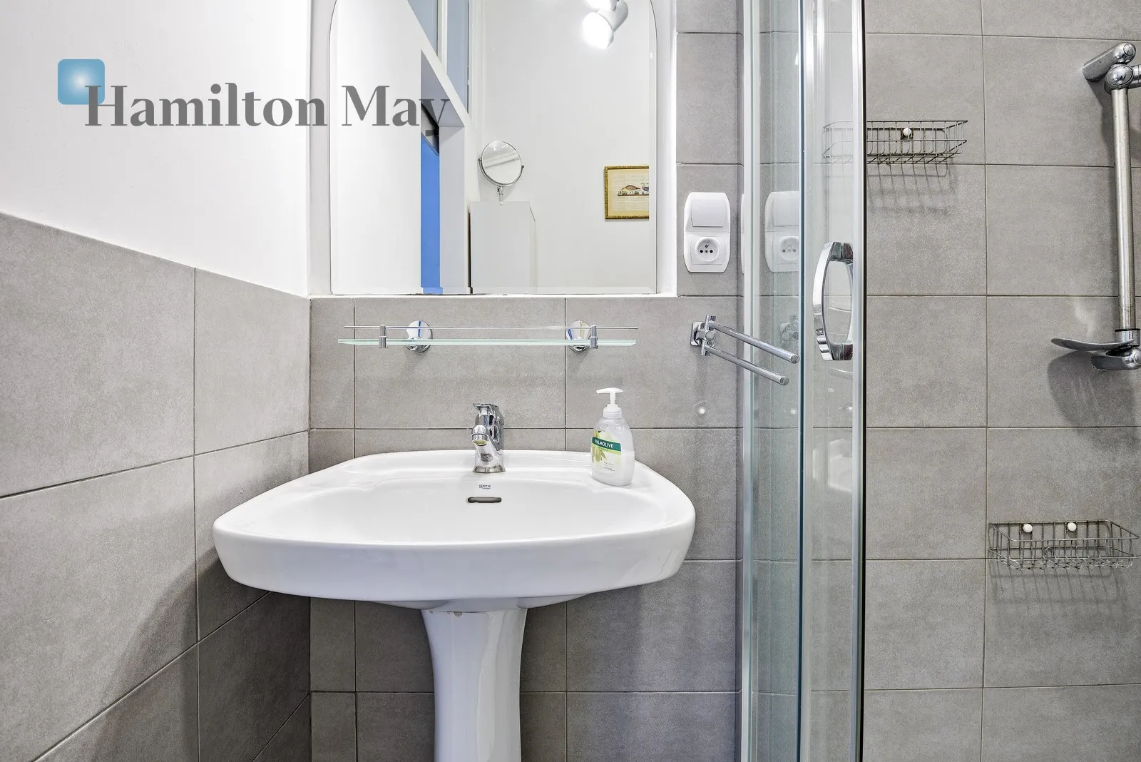 City: Warszawa Street: Fryderyka Joliot-Curie Region: Mokotów Subregion: Wierzbno Distance to centre: 3.96 km Level: 3 Price: 3700 PLN Bedrooms: 1 Bathrooms: 1 - slider