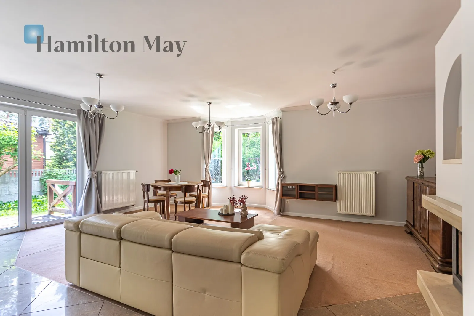 Region: Józefów Distance to centre: 18.83 km Price: 9500 PLN Bedrooms: 4 Bathrooms: 3 Plot size: 880m2 Price/m2: 44 PLN - slider