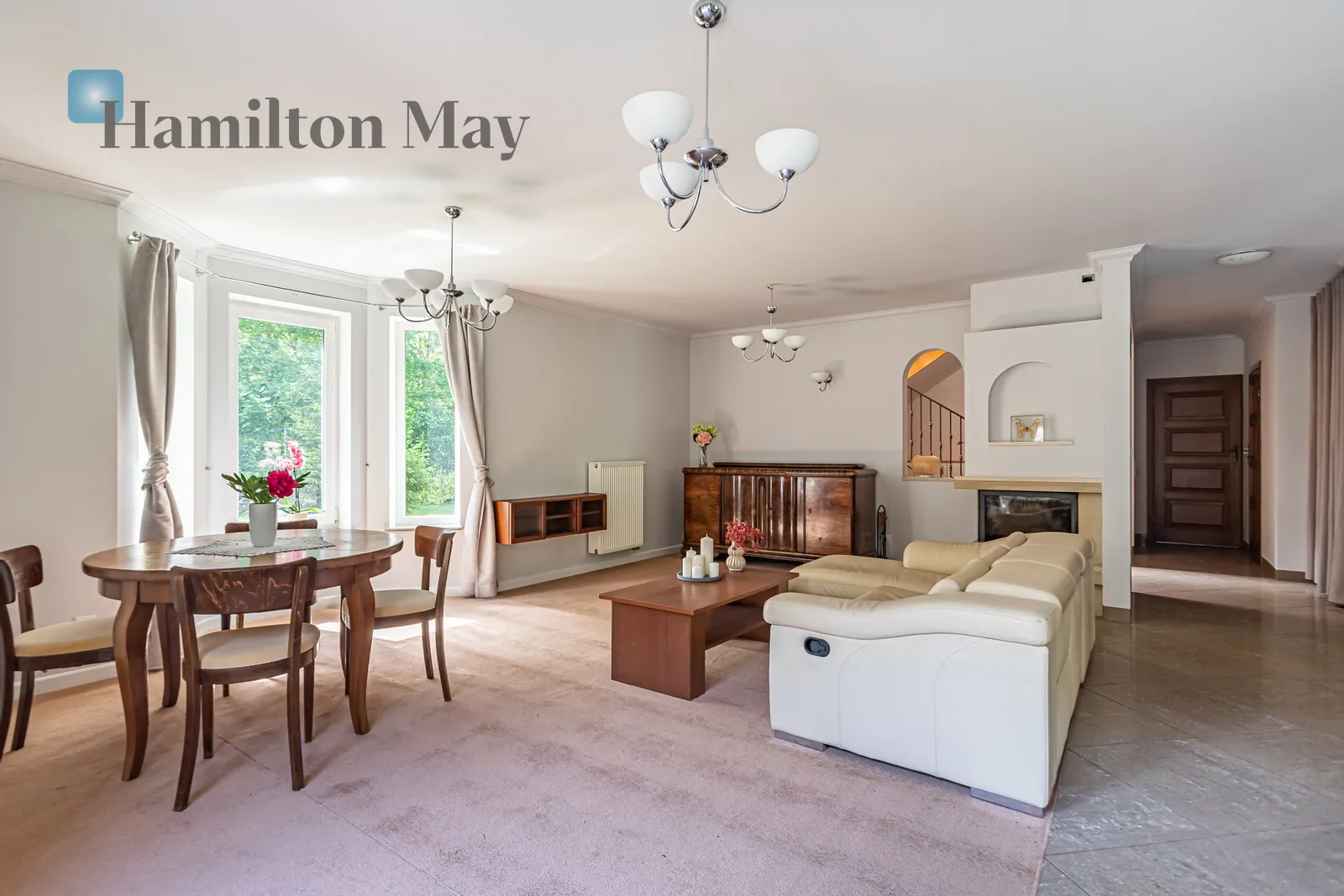 City: Józefów Street: Matejki Region: Józefów Distance to centre: 18.83 km Price: 9500 PLN Bedrooms: 4 Bathrooms: 3 - slider