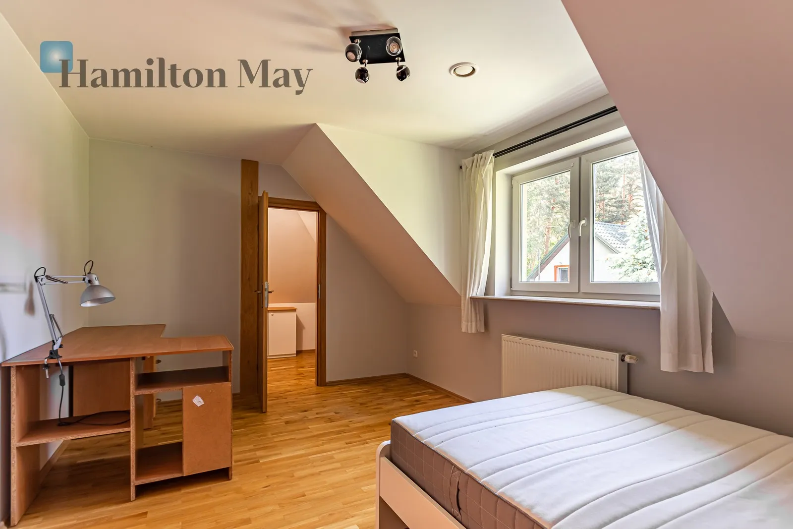 Price: 9500 PLN Bedrooms: 4 Bathrooms: 3 Plot size: 880m2 Price/m2: 44 PLN - slider