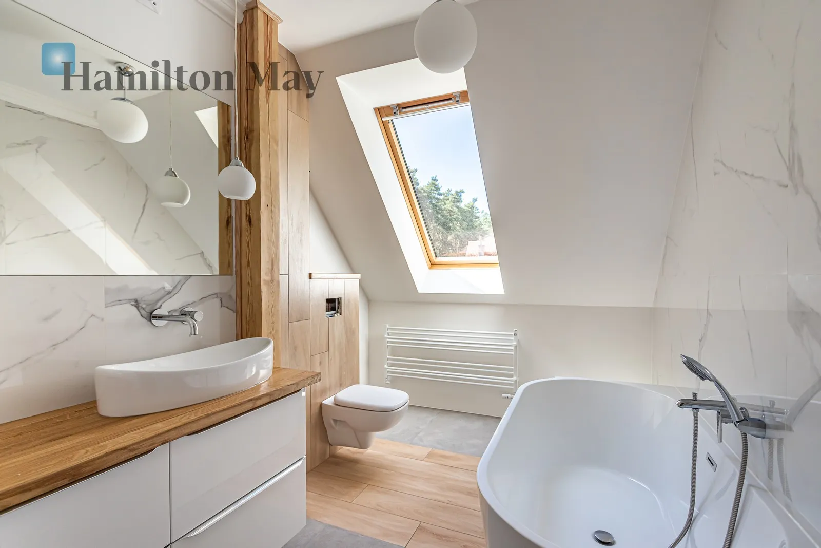Distance to centre: 18.83 km Price: 9500 PLN Bedrooms: 4 Bathrooms: 3 - slider