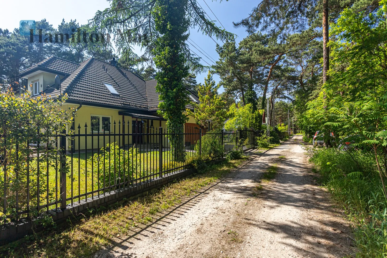 Distance to centre: 18.83 km Price: 9500 PLN - slider