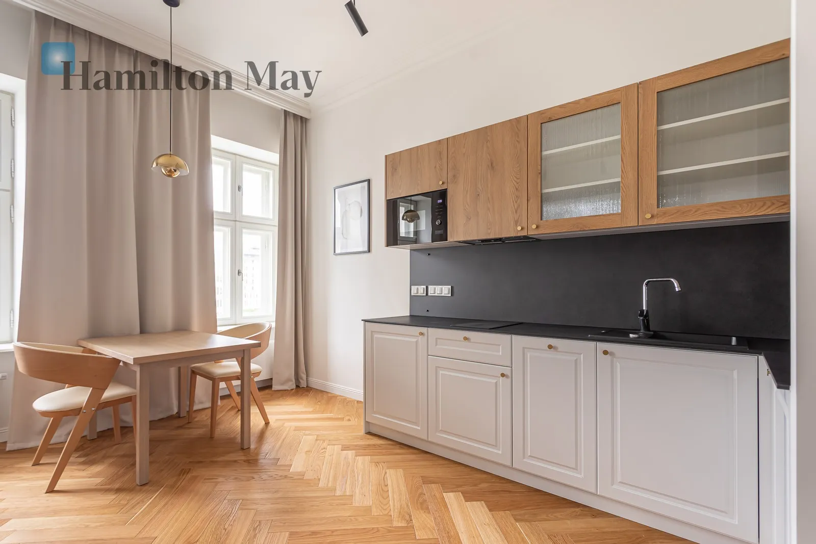 City: Warszawa Street: Złota Region: Wola Subregion: Mirów Distance to centre: 1.16 km Level: 6 - slider