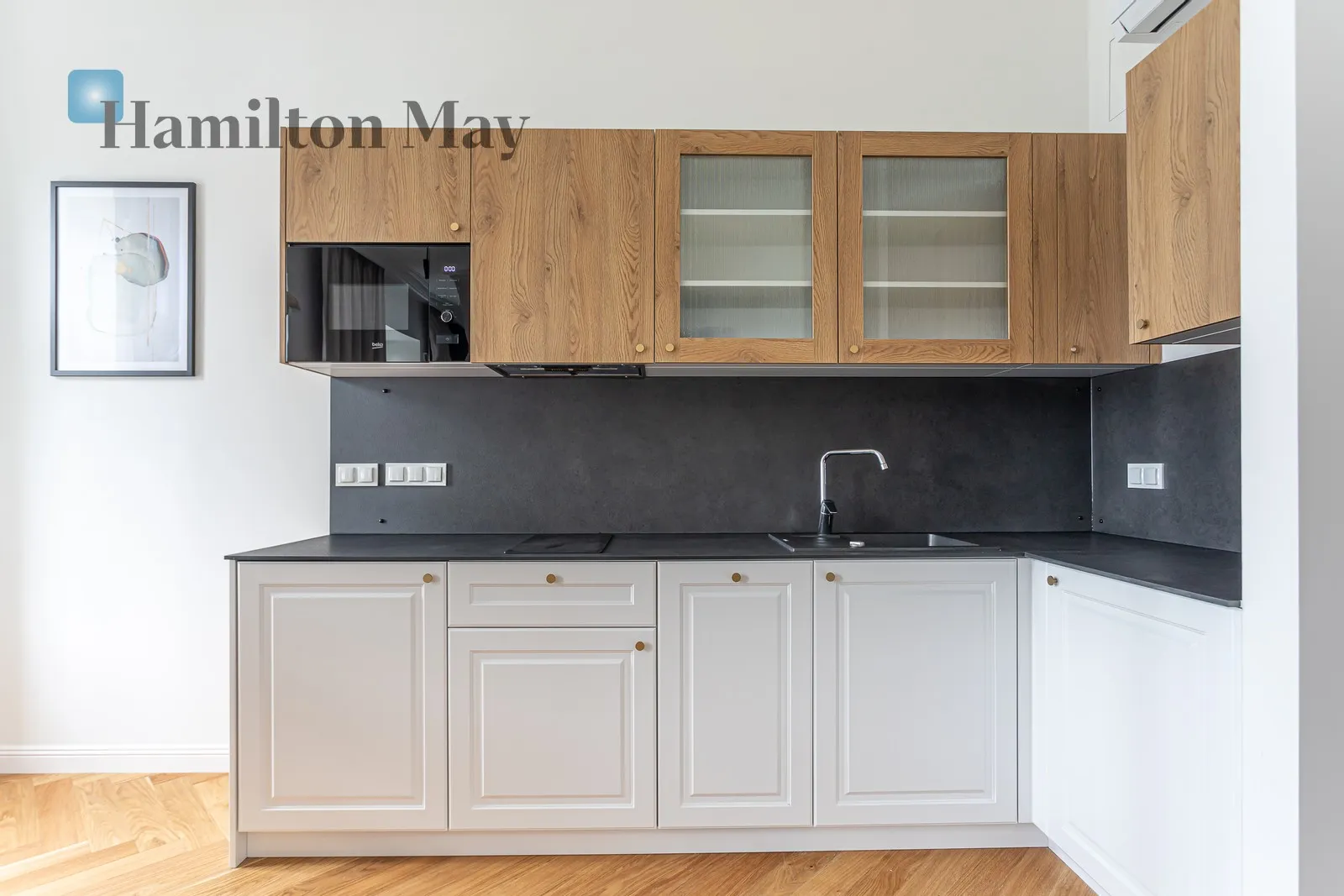 Street: Złota Region: Wola Subregion: Mirów Distance to centre: 1.16 km Level: 6 Price: 1610 EUR - slider