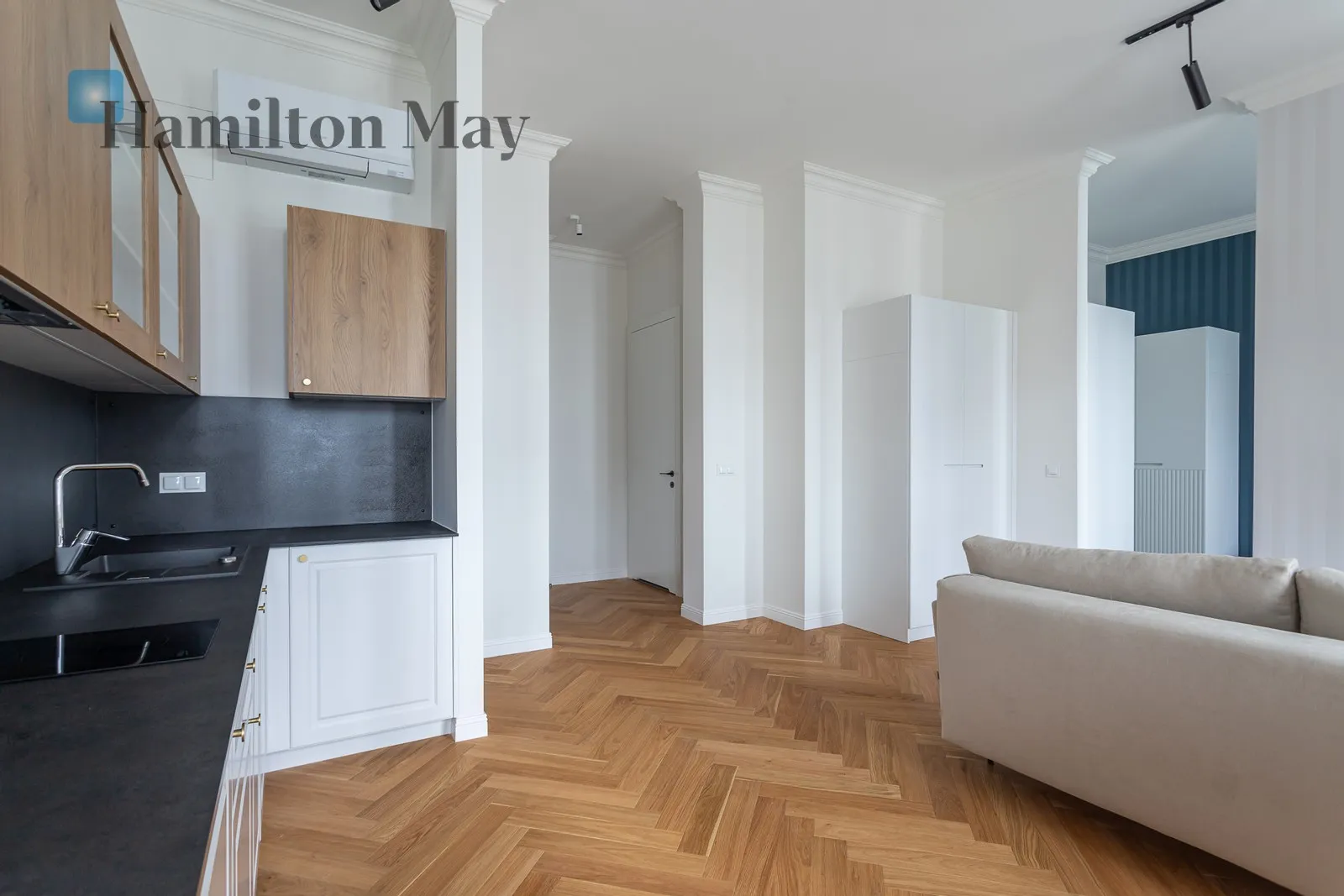 Subregion: Mirów Distance to centre: 1.16 km Level: 6 Price: 1610 EUR Bedrooms: 1 Bathrooms: 1 - slider