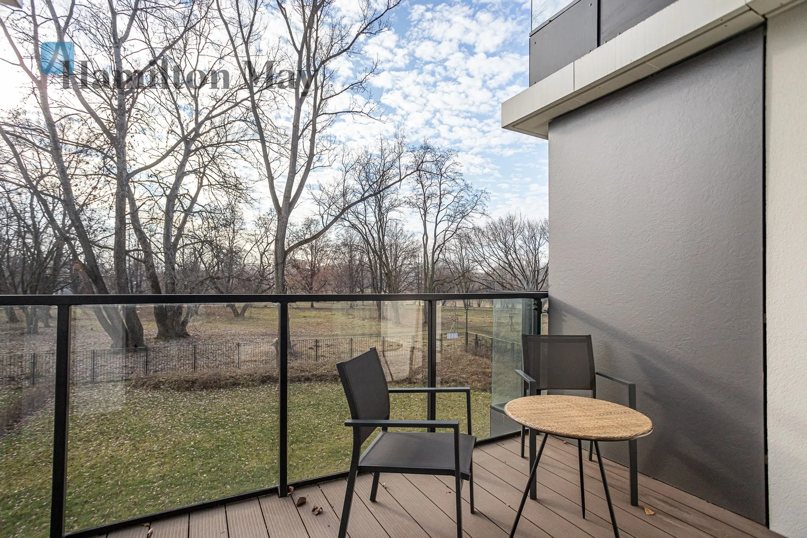 Subregion: Kamionek Distance to centre: 4.06 km Level: 1 Price: 5000 PLN Bedrooms: 1 Bathrooms: 1 Size: 47m2 - slider