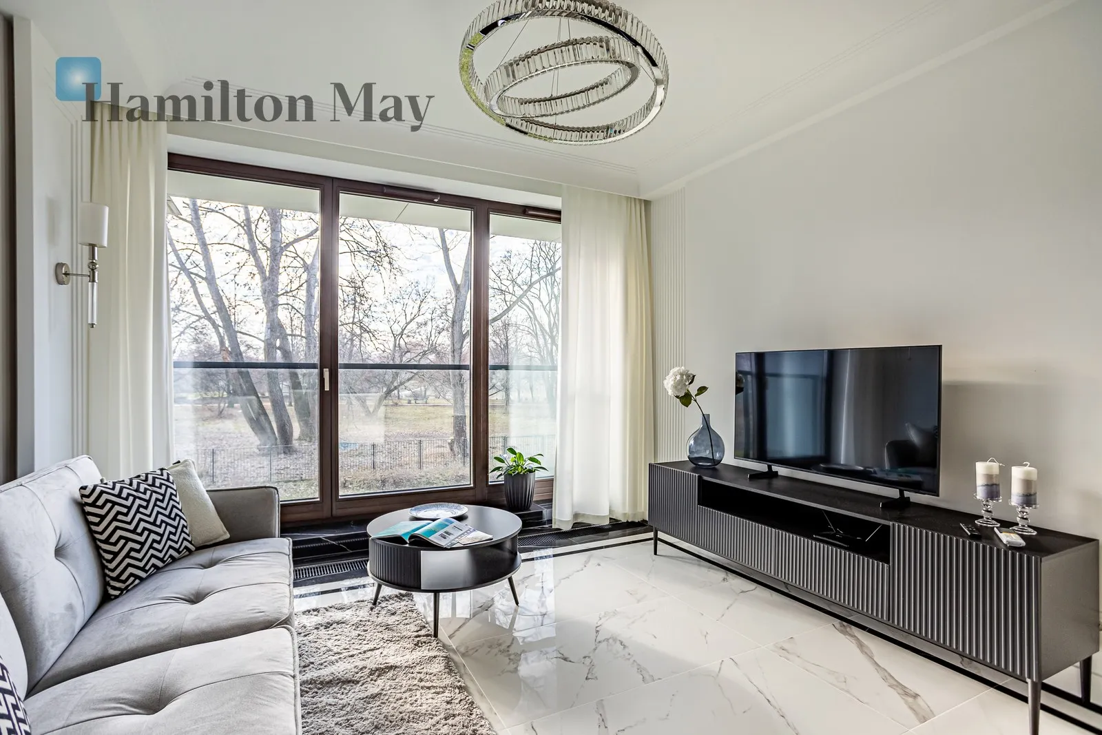 Street: Stanisława Augusta Region: Praga-Południe Subregion: Kamionek Distance to centre: 4.06 km Level: 1 Price: 5000 PLN Bedrooms: 1 Bathrooms: 1 Size: 47m2 Price/m2: 106 PLN - slider