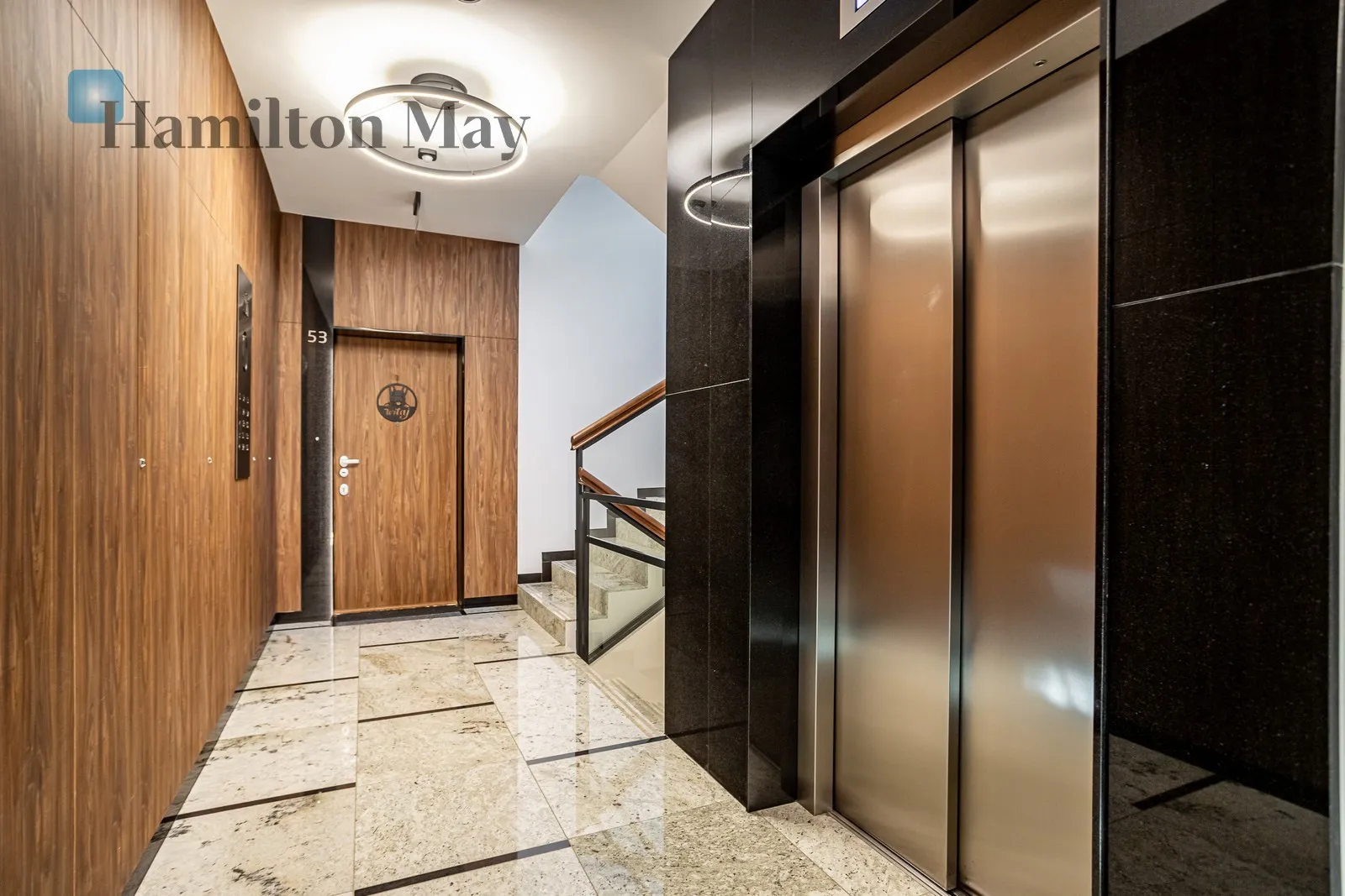 Subregion: Kamionek Distance to centre: 4.06 km Level: 1 Price: 5000 PLN Bedrooms: 1 Bathrooms: 1 - slider