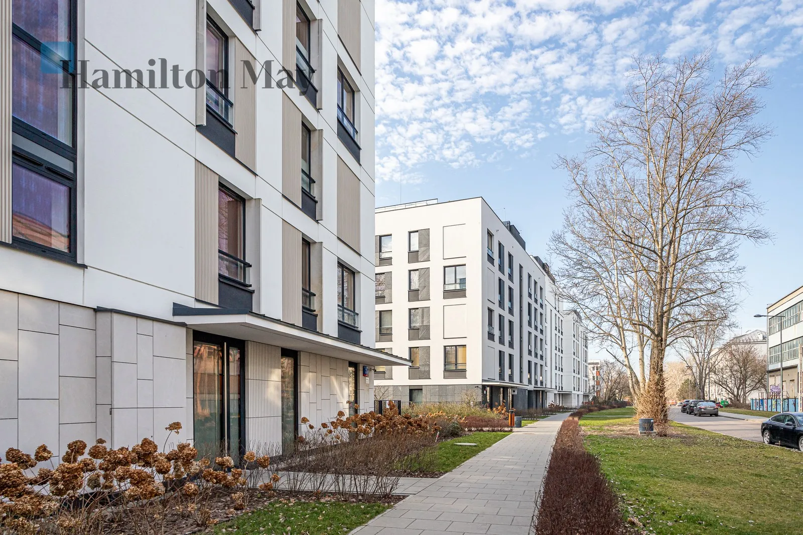 Distance to centre: 4.06 km Level: 1 Price: 5000 PLN Bedrooms: 1 Bathrooms: 1 Size: 47m2 - slider