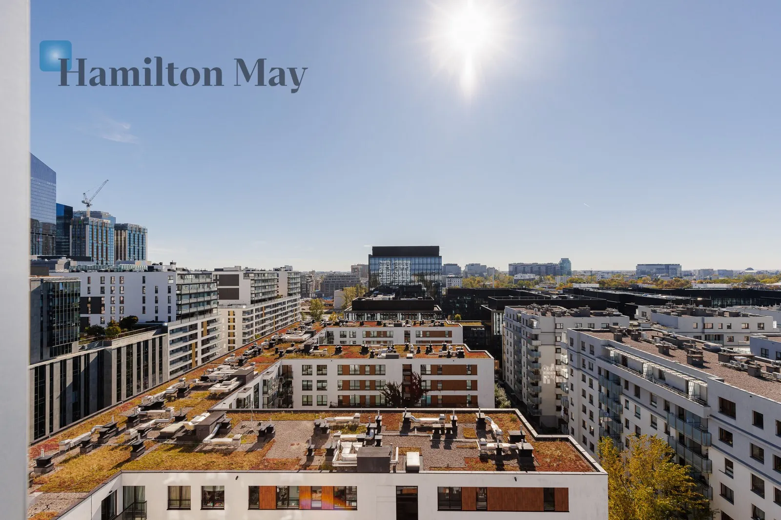 Beautiful, modern, three-room apartment with a balcony overlooking the city skyline - slider