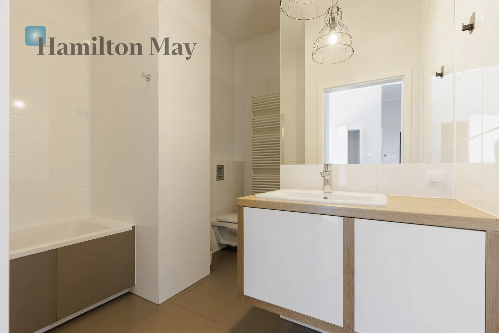 Beautiful, modern, three-room apartment with a balcony overlooking the city skyline - slider