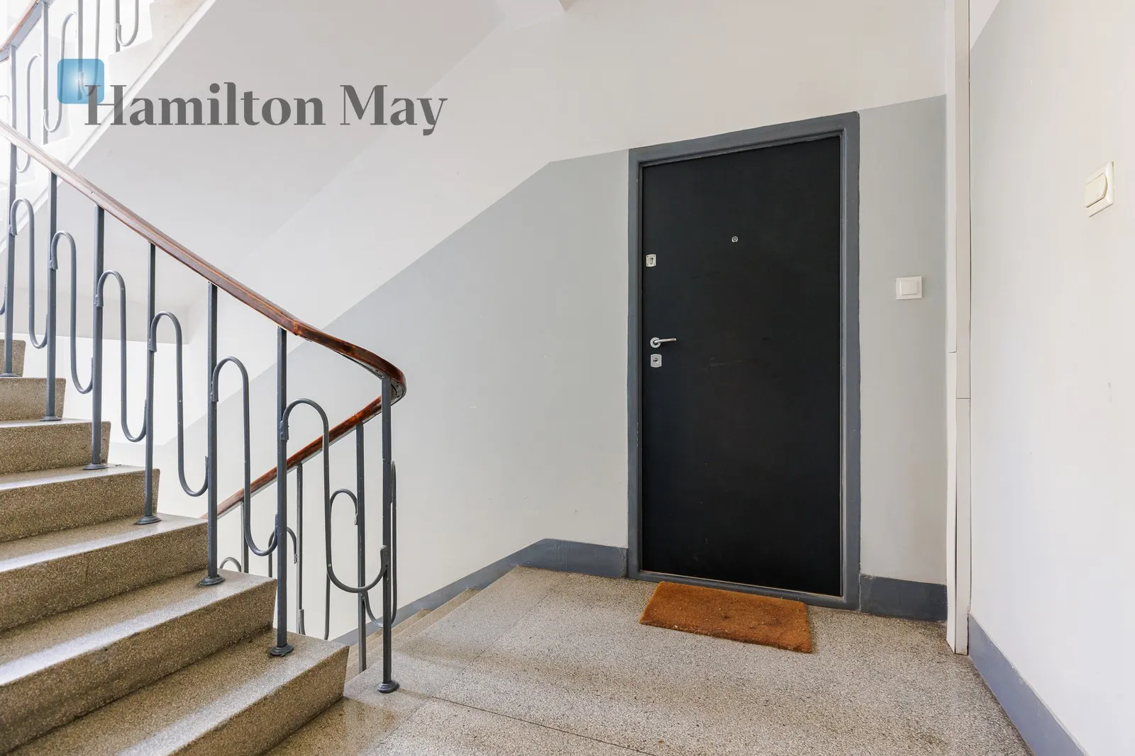 Distance to centre: 1.04 km Level: 3 Price: 7500 PLN Bedrooms: 2 Bathrooms: 1 Size: 69.47m2 Price/m2: 108 PLN - slider