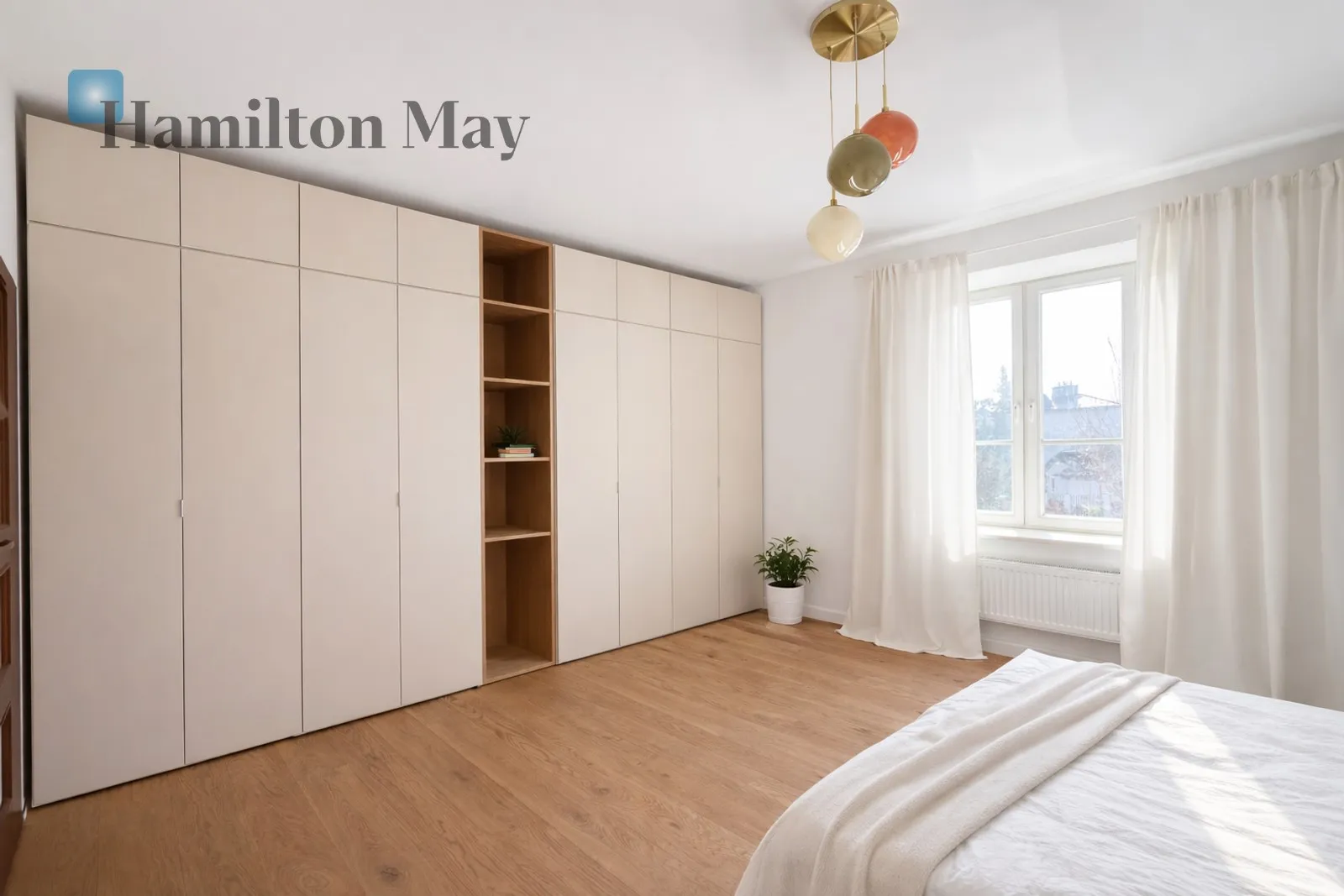 Street: Obserwatorów Region: Mokotów Subregion: Stegny Distance to centre: 4.83 km Price: 22500 PLN Bedrooms: 5 Bathrooms: 3 - slider