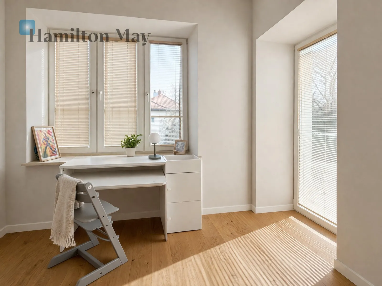 Subregion: Stegny Distance to centre: 4.83 km Price: 22500 PLN Bedrooms: 5 Bathrooms: 3 Plot size: 600m2 Price/m2: 107 PLN - slider