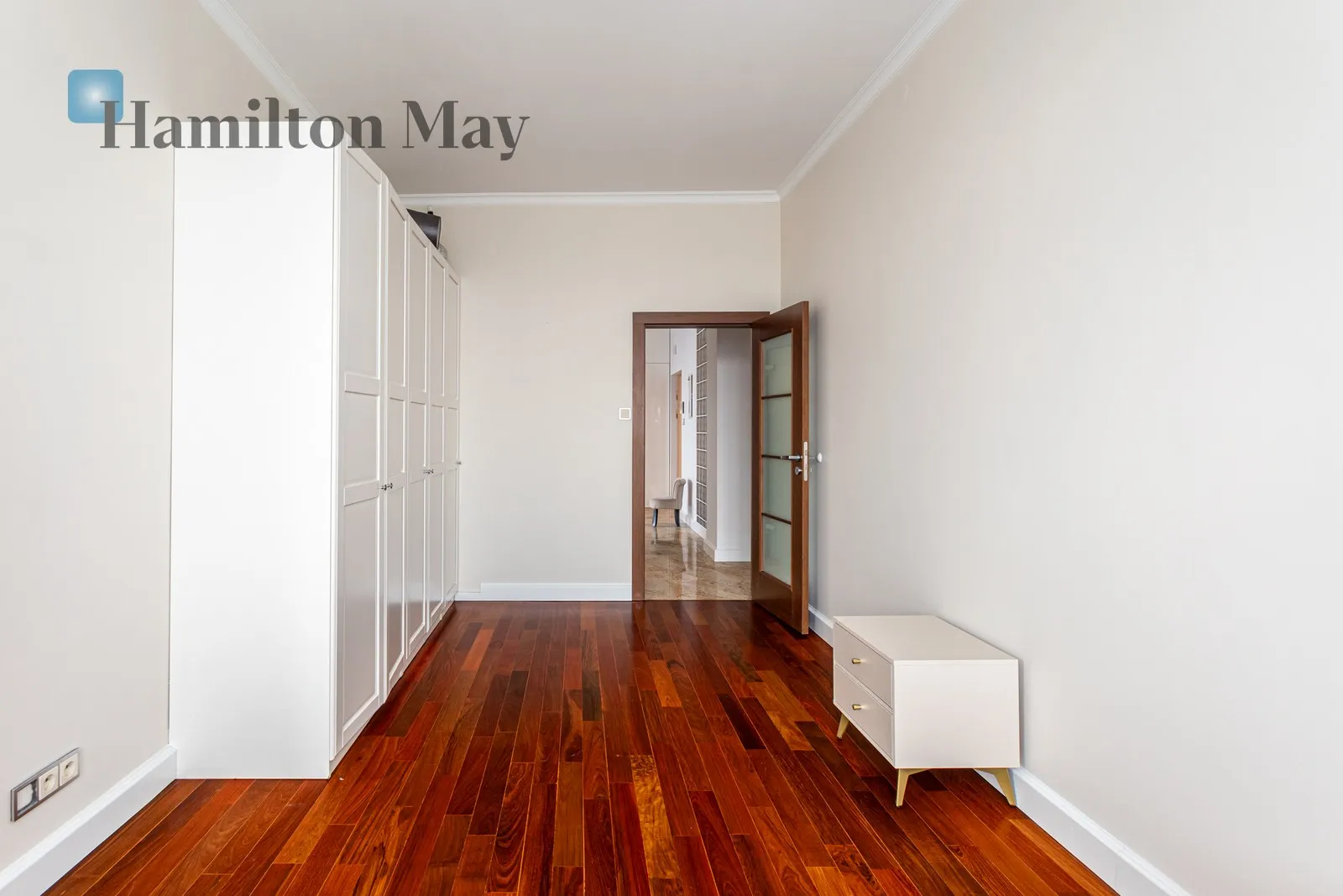 Exclusive sunny apartment with terrace – Łazienki Królewskie area - slider