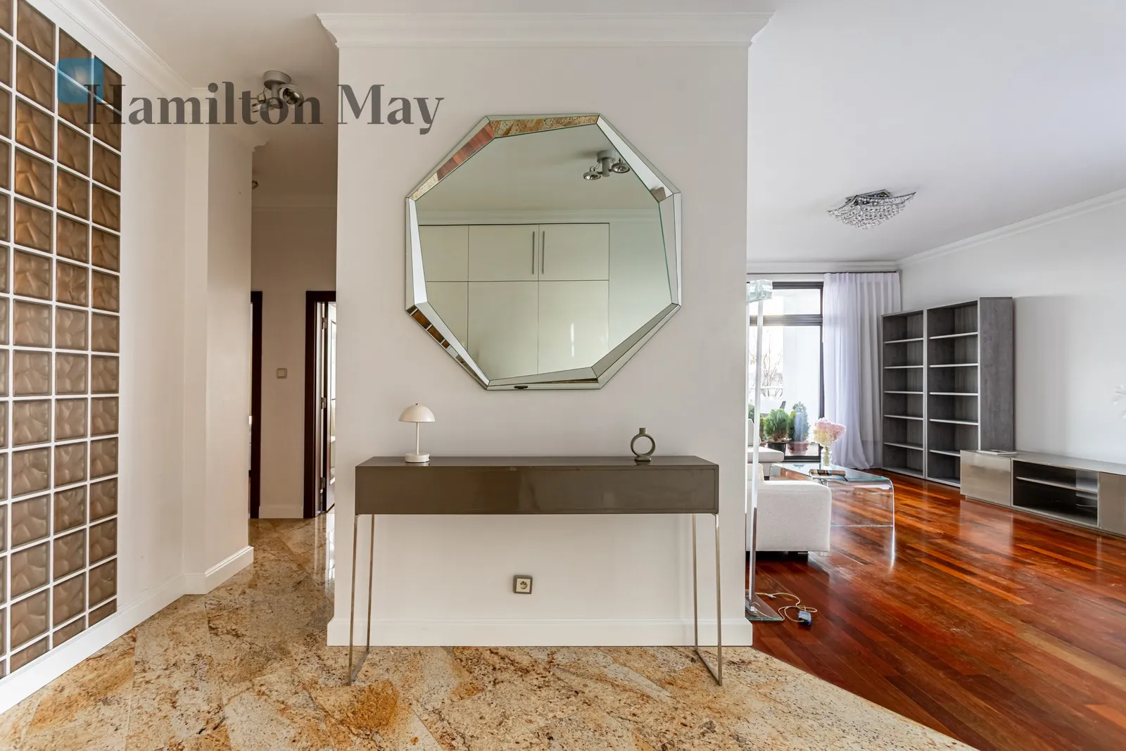 Exclusive sunny apartment with terrace – Łazienki Królewskie area - slider