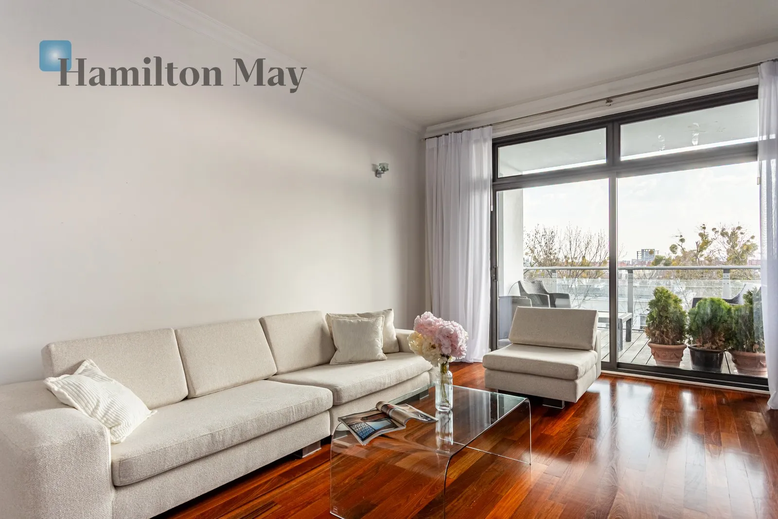 Exclusive sunny apartment with terrace – Łazienki Królewskie area - slider