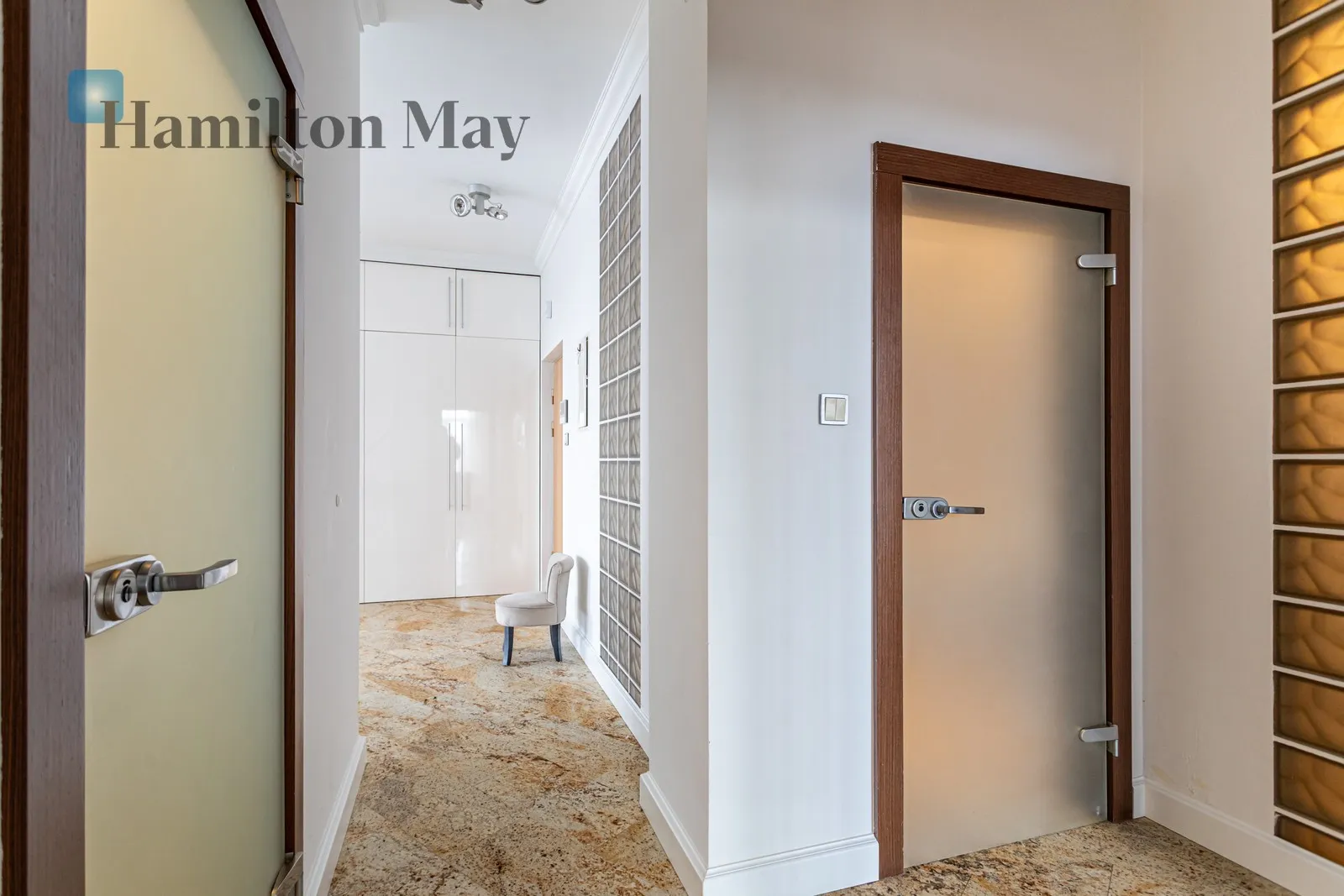 Exclusive sunny apartment with terrace – Łazienki Królewskie area - slider