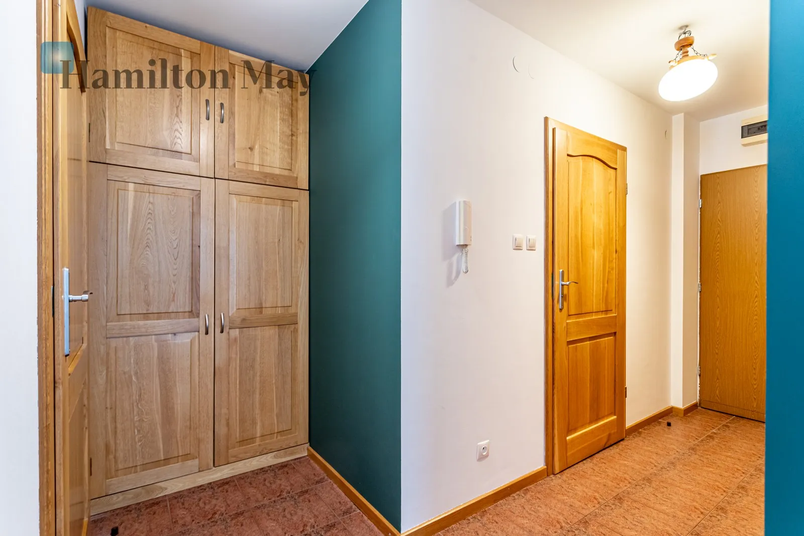 Street: Łucka Region: Wola Subregion: Mirów Distance to centre: 1.66 km Level: 15 Price: 4500 PLN Bedrooms: 1 - slider