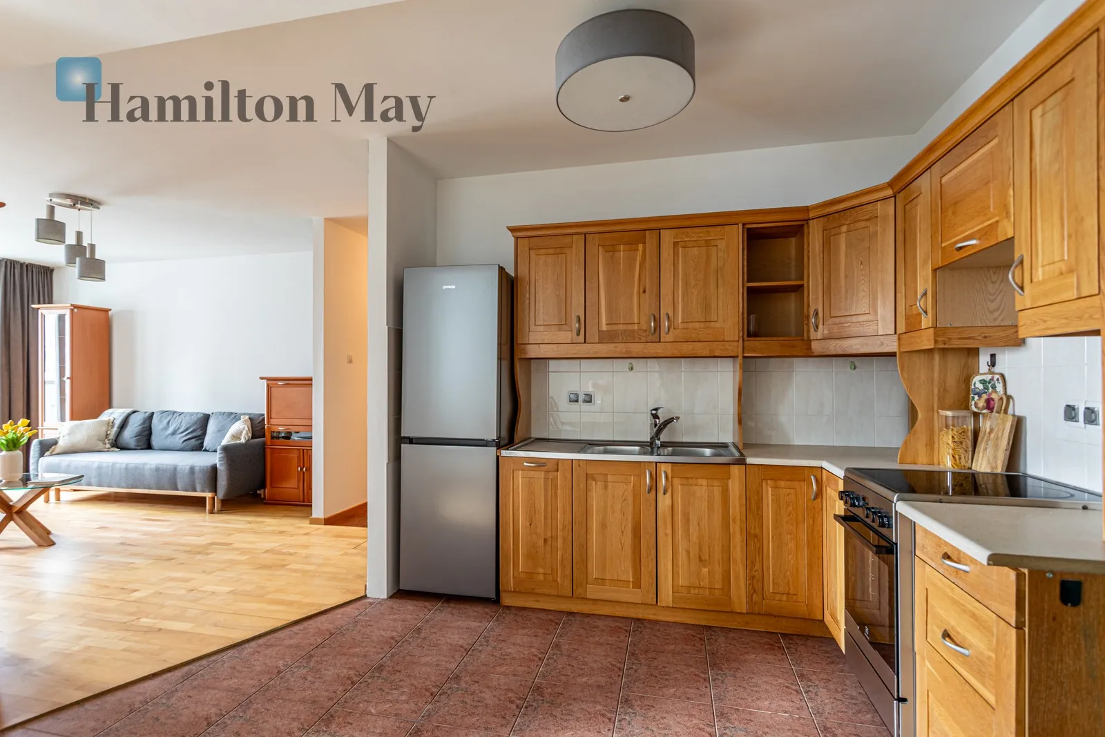 Street: Łucka Region: Wola Subregion: Mirów Distance to centre: 1.66 km Level: 15 Price: 4500 PLN Bedrooms: 1 Bathrooms: 1 Size: 56m2 - slider