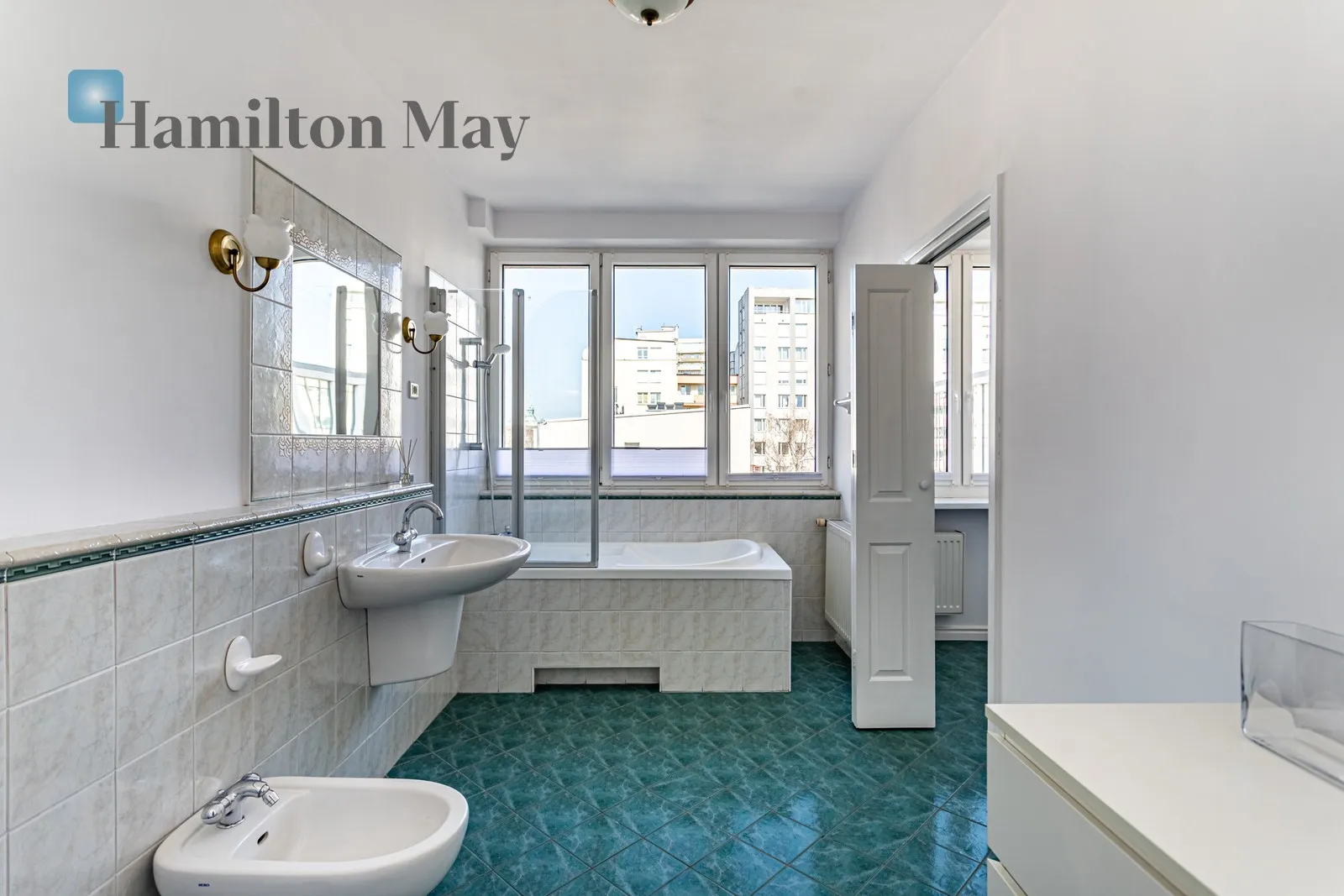 Region: Śródmieście Subregion: Śródmieście Północne Distance to centre: 0.84 km Level: 4 Price: 8000 PLN Bedrooms: 2 Bathrooms: 1 Size: 82m2 - slider