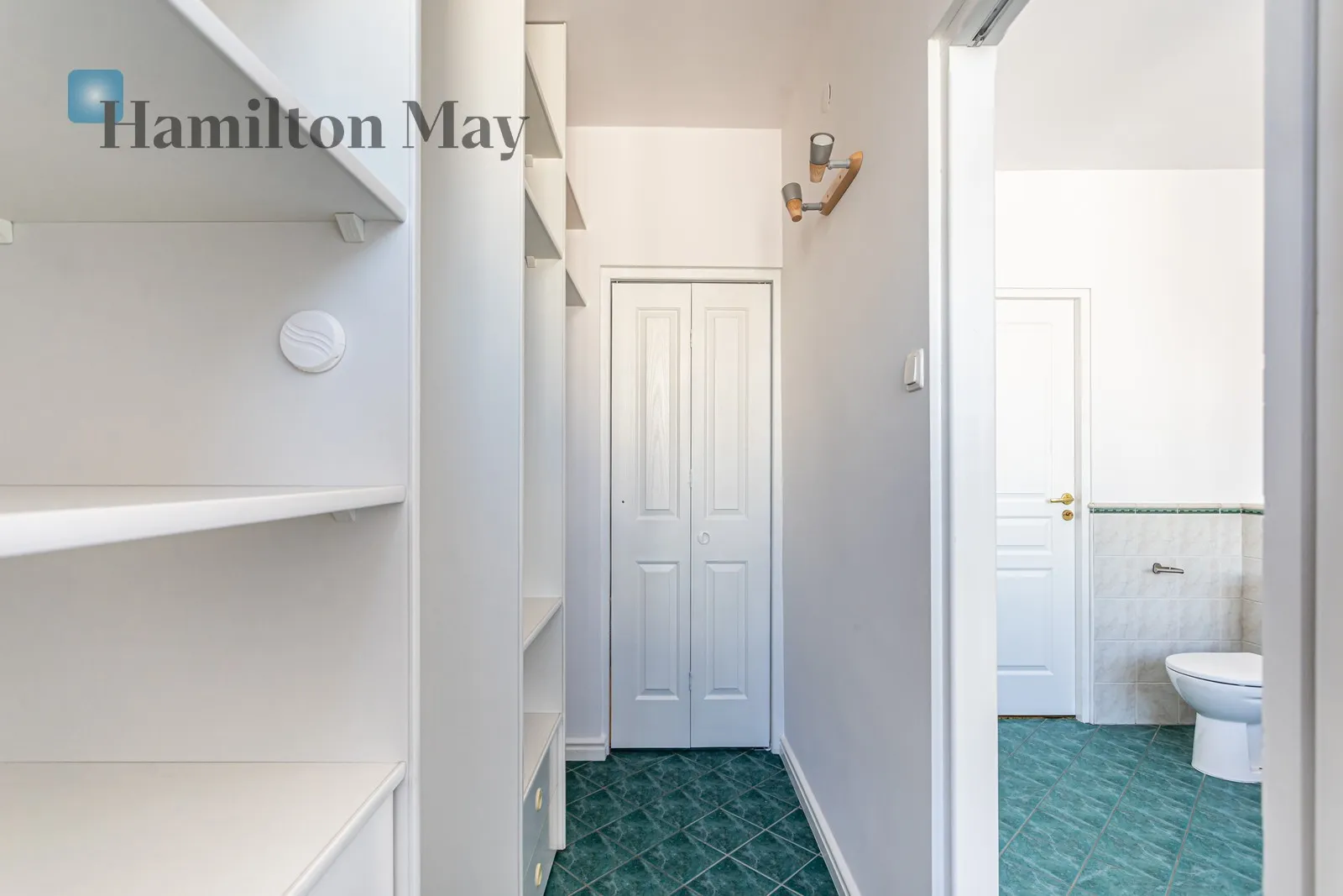 City: Warszawa Street: Foksal Region: Śródmieście Subregion: Śródmieście Północne Distance to centre: 0.84 km Level: 4 Price: 8000 PLN - slider