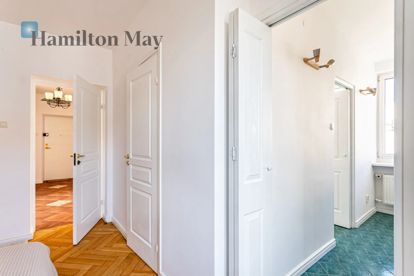 Street: Foksal Region: Śródmieście Subregion: Śródmieście Północne Distance to centre: 0.84 km Level: 4 Price: 8000 PLN Bedrooms: 2 - slider