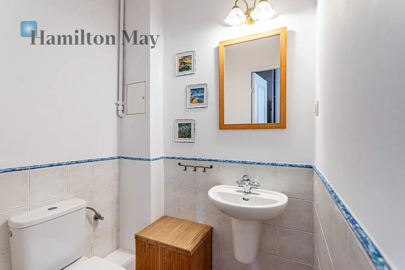 Street: Foksal Region: Śródmieście Subregion: Śródmieście Północne Distance to centre: 0.84 km Level: 4 Price: 8000 PLN - slider