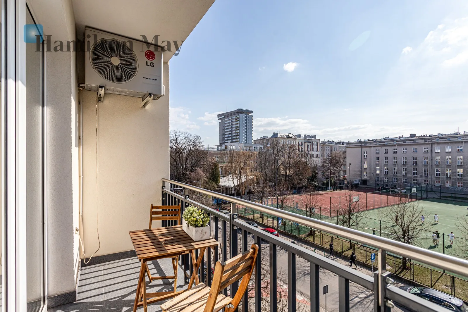 Region: Śródmieście Subregion: Śródmieście Północne Distance to centre: 0.84 km Level: 4 Price: 8000 PLN Bedrooms: 2 - slider