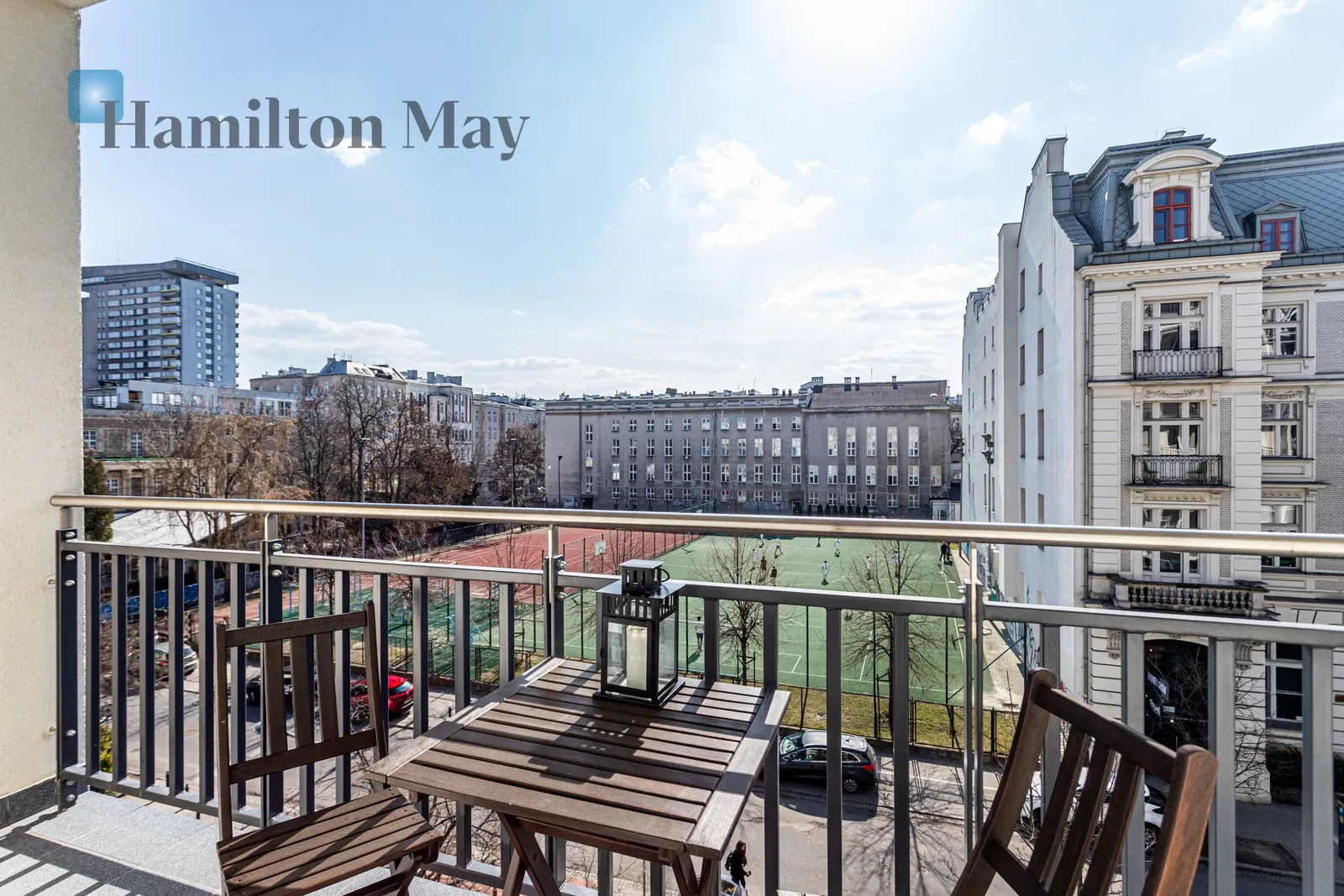 Level: 4 Price: 8000 PLN Bedrooms: 2 Bathrooms: 1 Size: 82m2 Price/m2: 98 PLN - slider