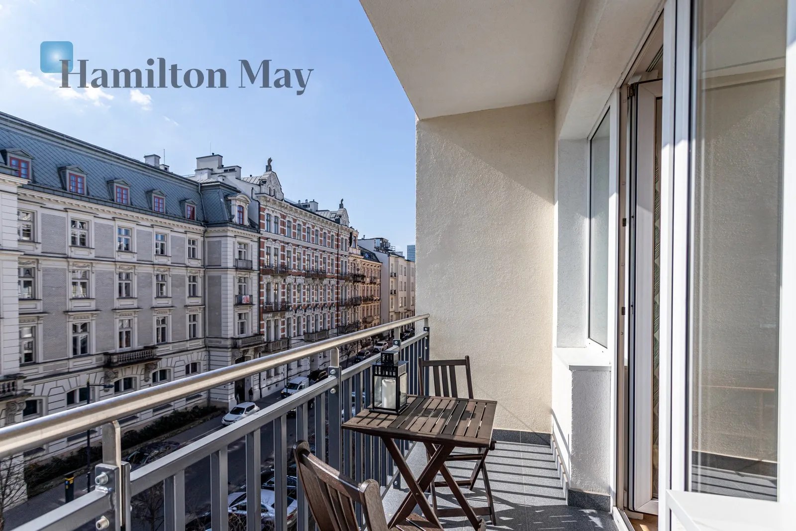 City: Warszawa Street: Foksal Region: Śródmieście Subregion: Śródmieście Północne Distance to centre: 0.84 km - slider