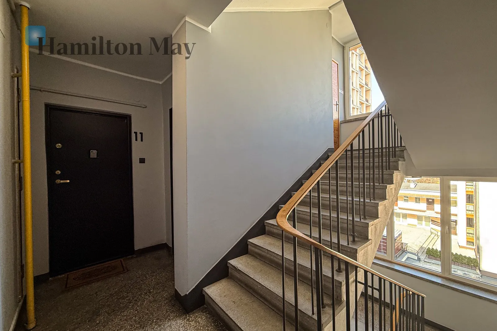 Street: Foksal Region: Śródmieście Subregion: Śródmieście Północne Distance to centre: 0.84 km Level: 4 - slider