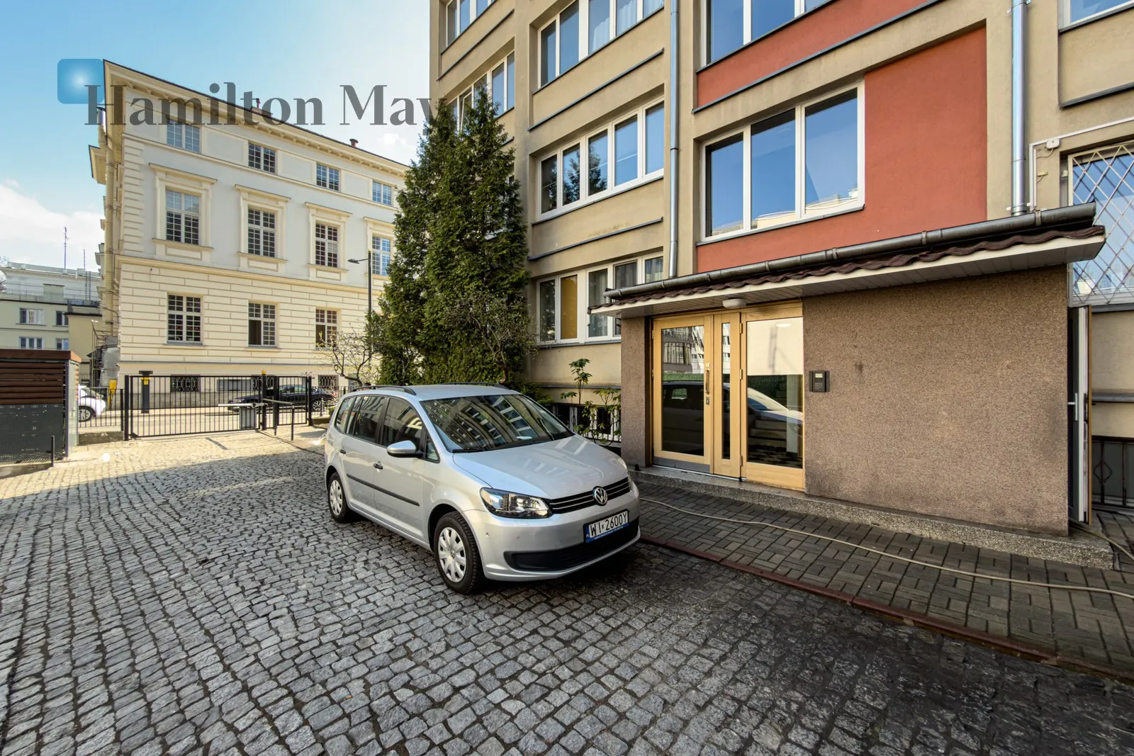 Distance to centre: 0.84 km Level: 4 Price: 8000 PLN Bedrooms: 2 Bathrooms: 1 - slider