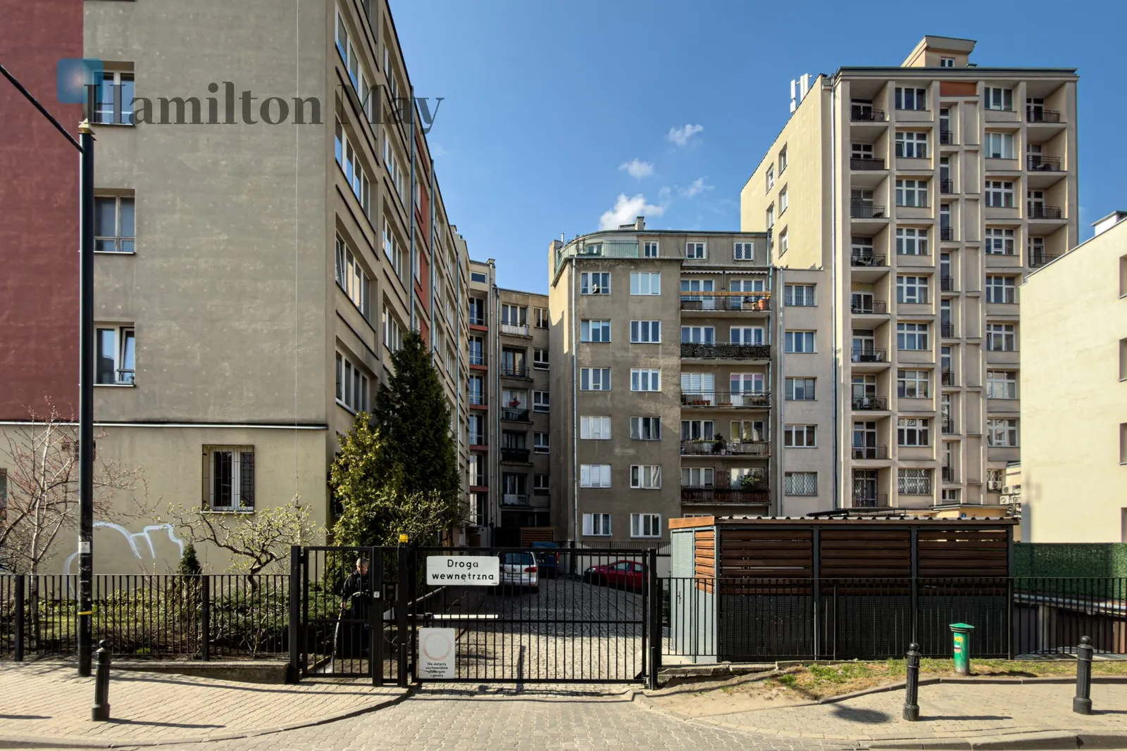 Level: 4 Price: 8000 PLN Bedrooms: 2 Bathrooms: 1 Size: 82m2 - slider