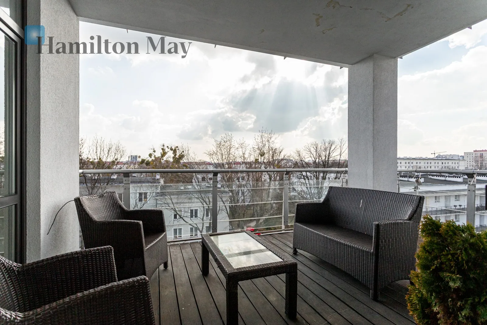 Exclusive sunny apartment with terrace – Łazienki Królewskie area - slider