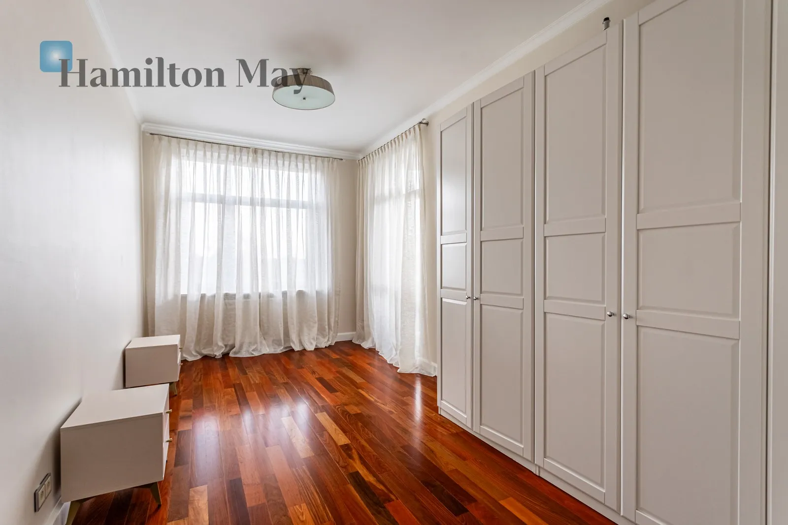 Exclusive sunny apartment with terrace – Łazienki Królewskie area - slider