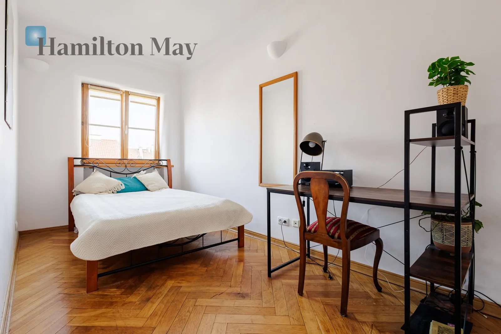 Region: Śródmieście Subregion: Stare Miasto Distance to centre: 2.1 km Level: 3 Price: 1100000 PLN Bedrooms: 1 Bathrooms: 1 Size: 39m2 - slider