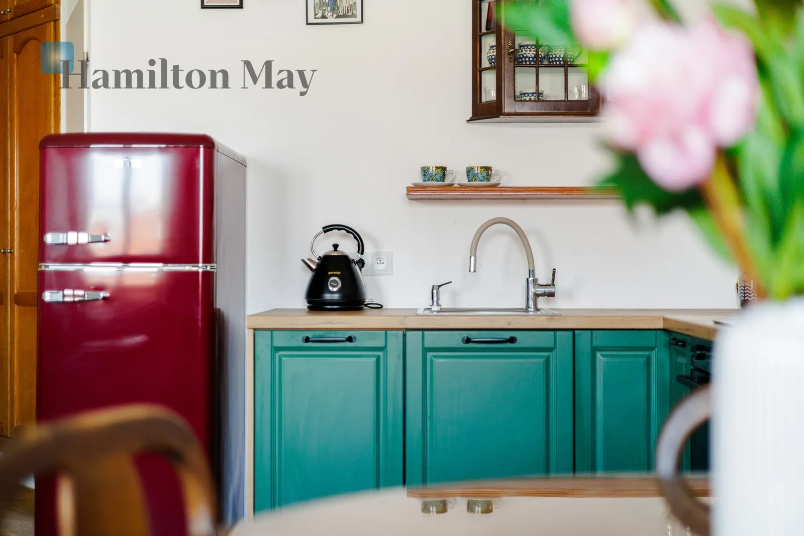 Street: Piekarska Region: Śródmieście Subregion: Stare Miasto Distance to centre: 2.1 km Level: 3 Price: 1100000 PLN Bedrooms: 1 Bathrooms: 1 - slider