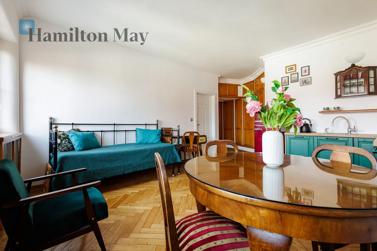 City: Warszawa Street: Piekarska Region: Śródmieście Subregion: Stare Miasto Distance to centre: 2.1 km Level: 3 Price: 1100000 PLN Bedrooms: 1 Bathrooms: 1 - slider