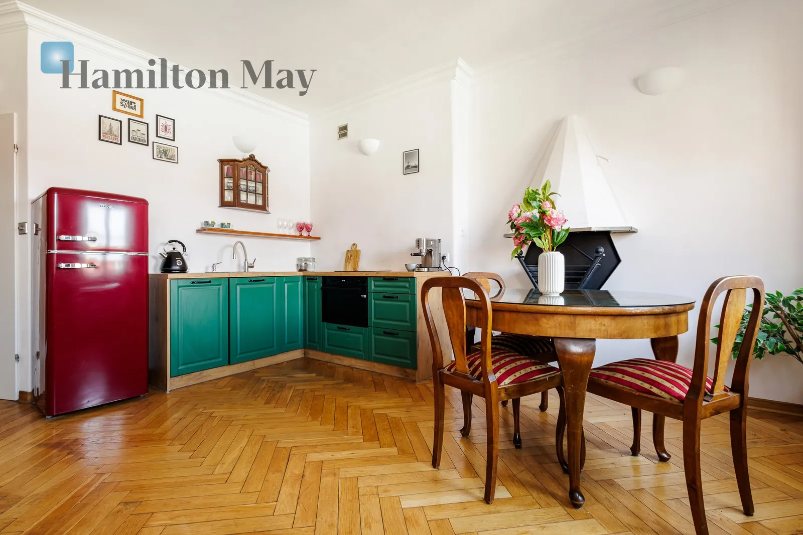 Street: Piekarska Region: Śródmieście Subregion: Stare Miasto Distance to centre: 2.1 km Level: 3 Price: 1100000 PLN Bedrooms: 1 Bathrooms: 1 Size: 39m2 - slider