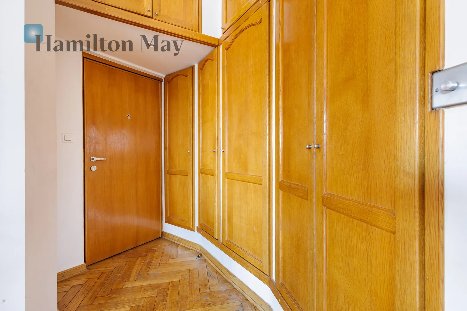 City: Warszawa Street: Piekarska Region: Śródmieście Subregion: Stare Miasto Distance to centre: 2.1 km Level: 3 Price: 1100000 PLN - slider